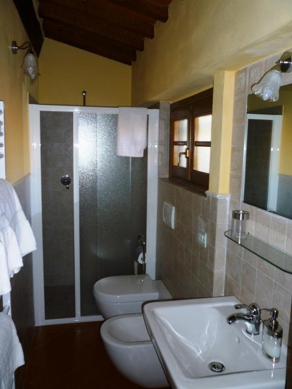 Bacchereto アグリツーリズモ カサ ベルヴェデーレヴィラ 部屋 写真